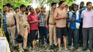 Breaking News Mainpuri, Kurawali Bagiya Suicide Case: 20-Year-Old Youth Hangs Himself From Kanj Tree