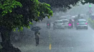 IMD Warns of Heavy Rain, Thunderstorms & Flood Threat