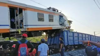 Passenger, Cargo Trains Collide in Central India, 11 Dead