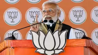 PM Modi Slams RJD: “Bihar Needs Startups, Not Hands Up Gang”