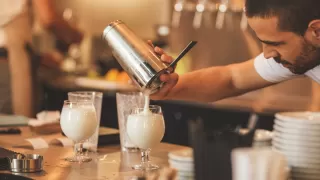 Top 5 International Bars to Visit in 2025 for Unique Cocktails