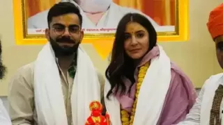 Virat and Anushka Visit Hanuman Garhi Temple in Ayodhya