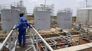 How many days minimum oil reserves should a country have?