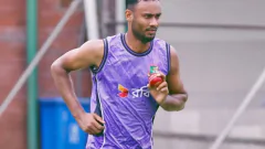 Who is the bowler with Picture