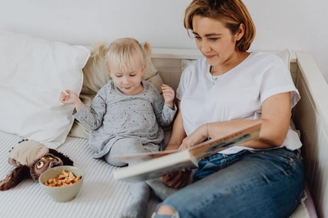 Storytelling improves a child communication Picture