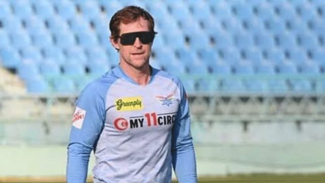 Jonty Rhodes Picture