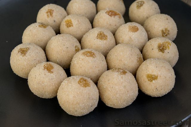 Rava Ladoo Picture