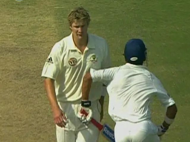Gautam Gambhir elbowed Shane Watson Picture