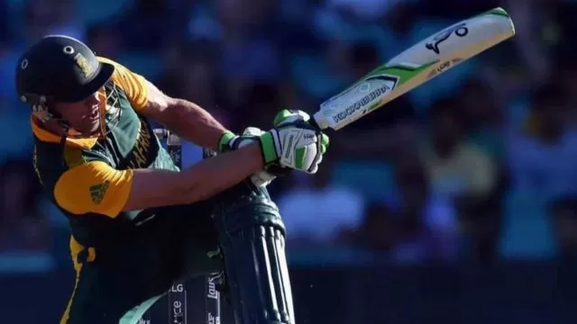 AB de Villiers 2015 Century Bat is one of the expensive one