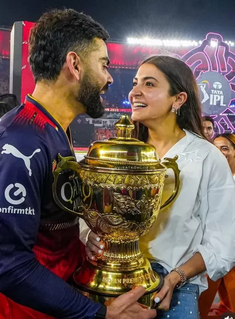 Virat Kohli HD Wallpaper with IPL Trophy 2025