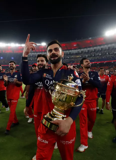 Virat Kohli HD Wallpaper with IPL Trophy 2025