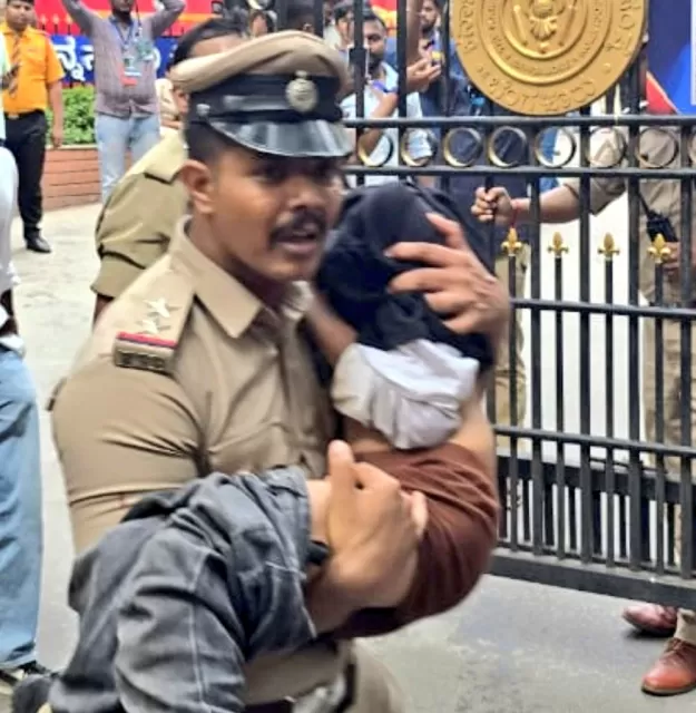 RCB Victory Parade Stampede Photos Picture