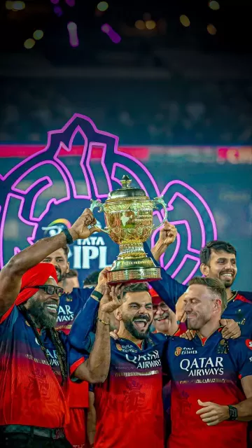 Virat Kohli HD Wallpaper with IPL Trophy 2025