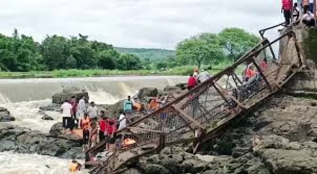 2025 Pune bridge collapse Picture