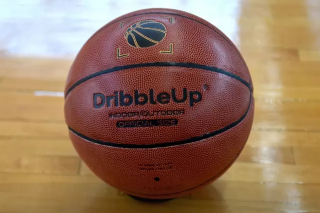 DribbleUp Smart Basketball< Picture