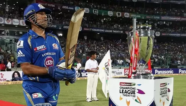 sachin coming to bat in Picture