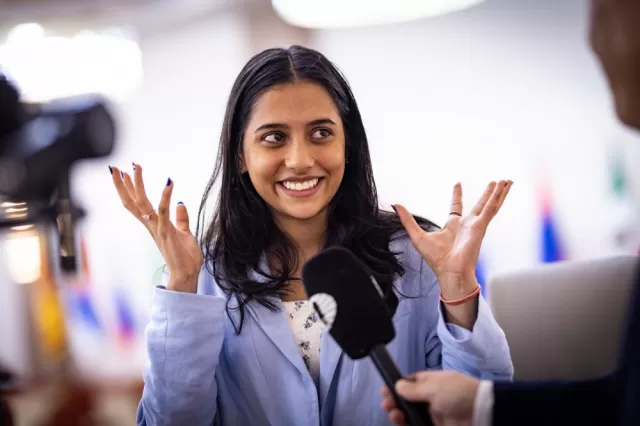 Divya Picture