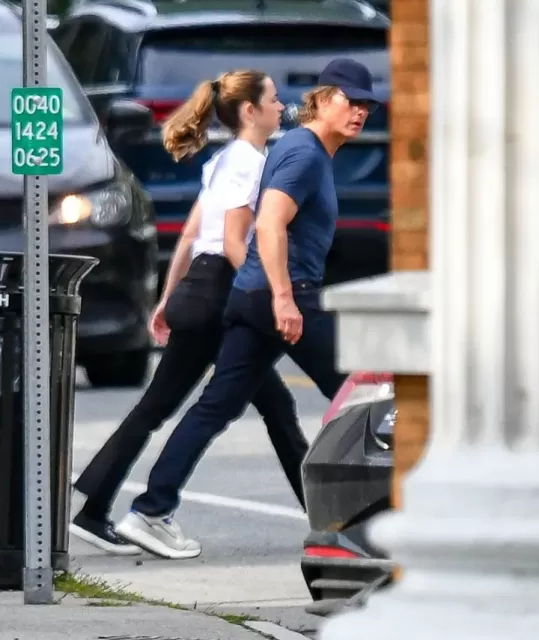 Tom Cruise and Ana de Picture