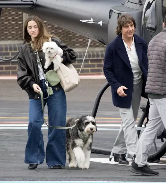 Tom Cruise and Ana de Picture