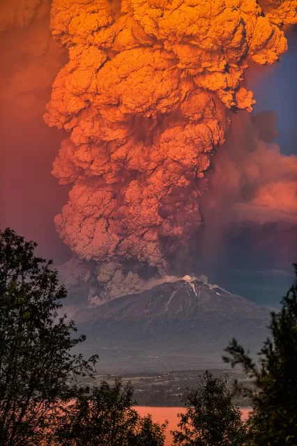 Volcanic eruption in Russia Picture