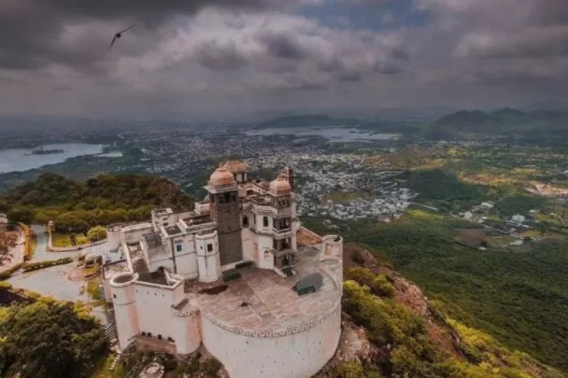 Monsoon Palace Picture