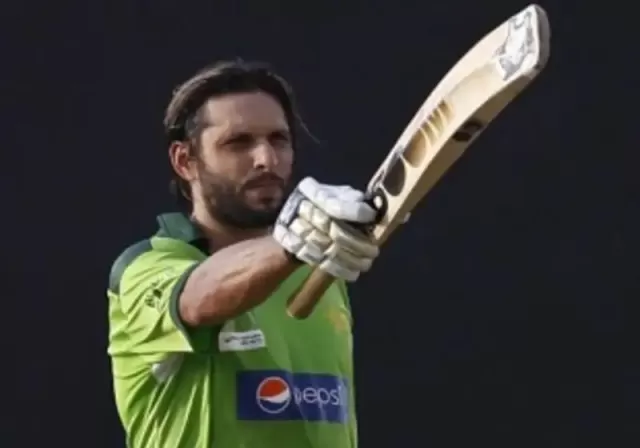 Shahid Afridi - 124 runs Picture