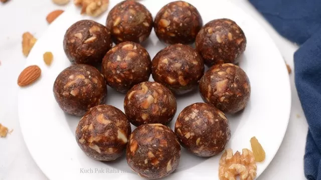 Dates and Nuts Ladoo Picture