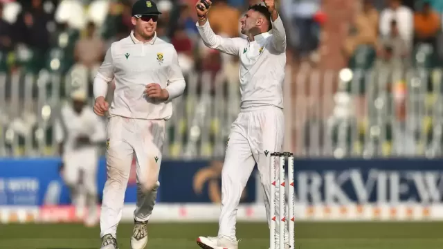 Simon Harmer, Keshav Maharaj Picture