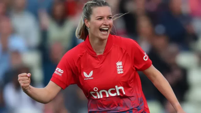 Royal Challengers Bangalore Lauren Bell Picture