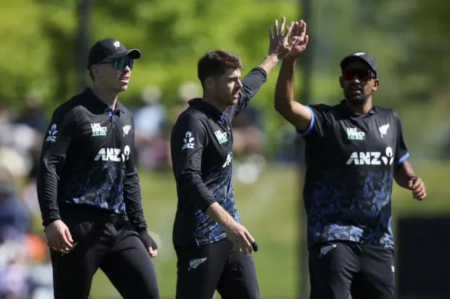 Mitchell Santner Ish Sodhi Picture