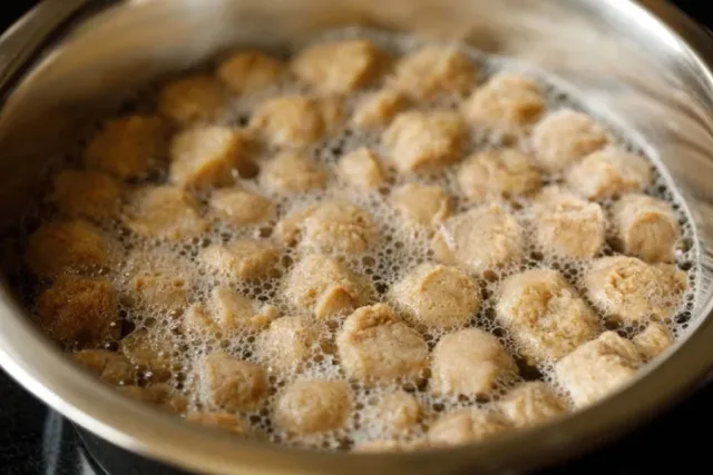 Boil the Soya Chunks Picture