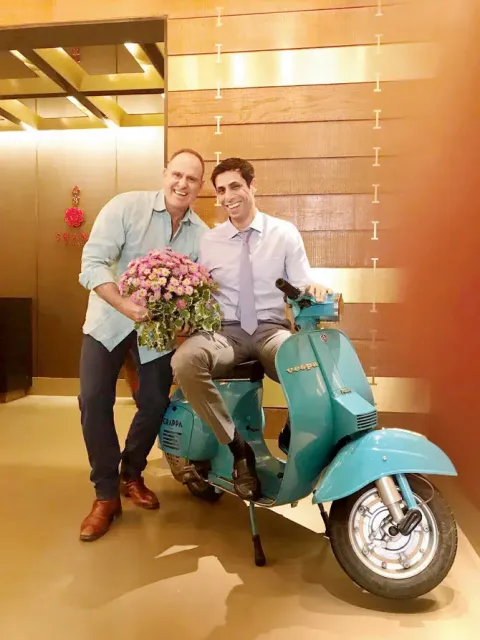 Ashish Nehra and Matthew Hayden Picture