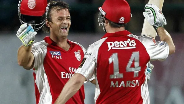Shaun Marsh and Adam Gilchrist Picture