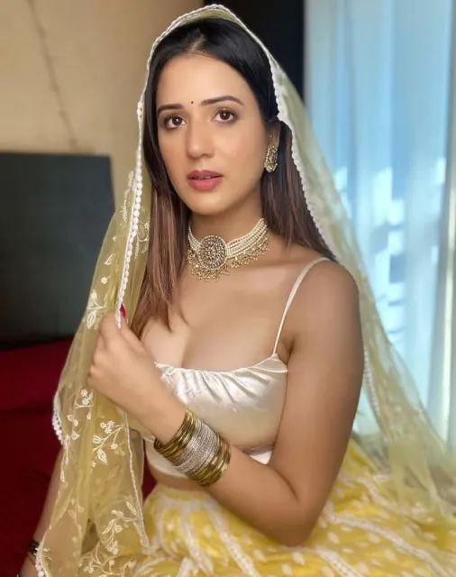 Isha Rikhi Picture