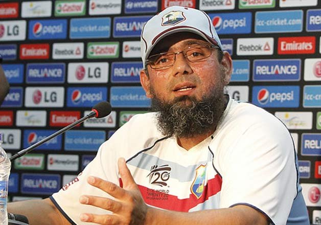 Saqlain Mushtaq Picture
