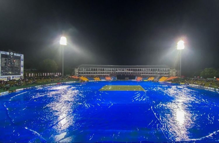 rain in stadium Picture