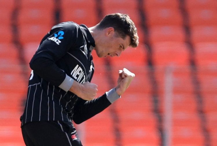 Mitchell Santner 5 wickets netherlands Picture