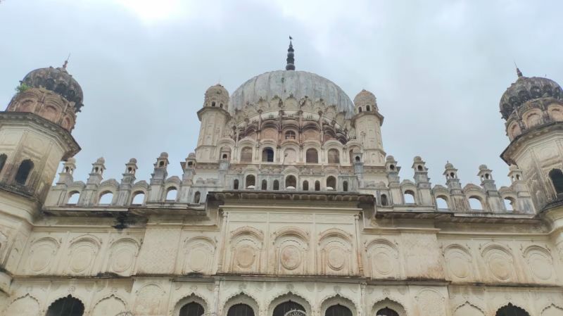 Bahu Begum Ka Maqbara Picture