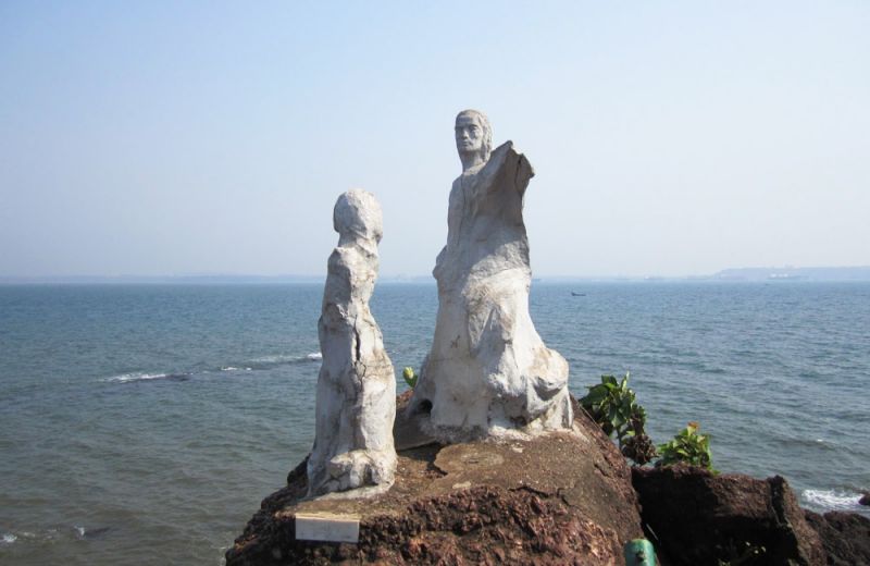 Dona Paula Beach in South Picture
