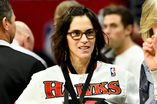 Jami Gertz Picture