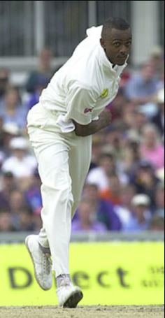 Courtney Walsh Picture