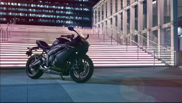 Triumph Daytona 660 Picture