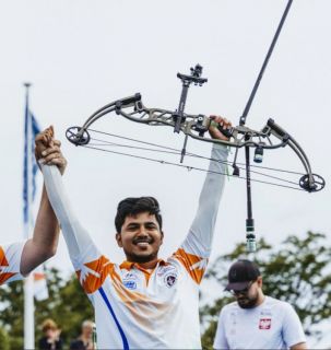 Became the first male archer to