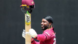 Chris Gayle powers back to form