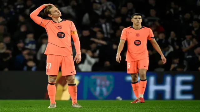 Frenkie de Jong Furious At Referee After