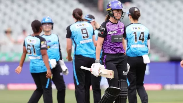 Hobart Hurricanes vs Adelaide Strikers WBBL match