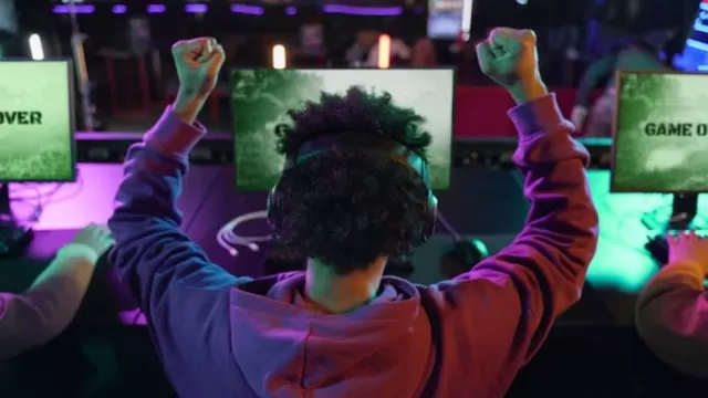 How Does Online Gaming in Sports Help