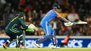 India Collapse at MCG as Hazelwood