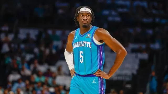 Lakers Acquire Center Mark Williams in Blockbuster