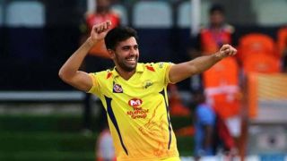MS Dhoni brushes off lbw appeal